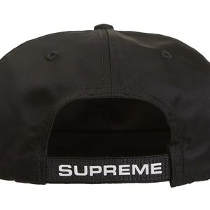 SUPREME 6-panel strap logo hat in Black